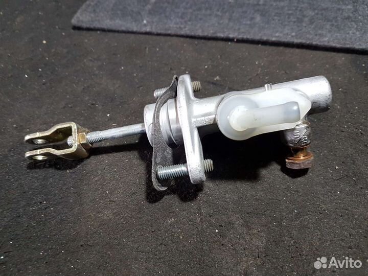 Главный цилиндр сцепления Mitsubishi lancer 9