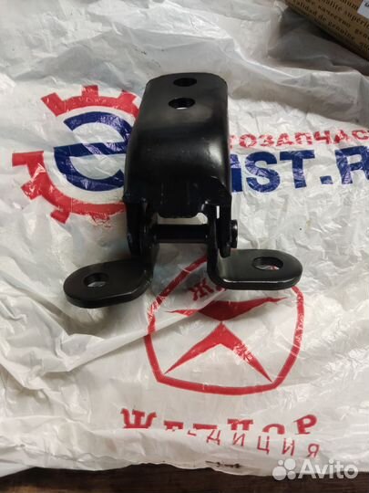 Петля передней левой двери верхняя