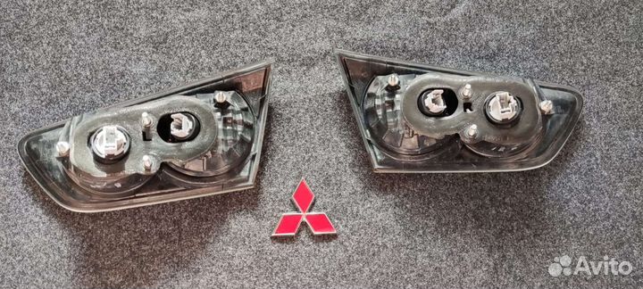 Фонарь в крышку багажника Mitsubishi Lancer X