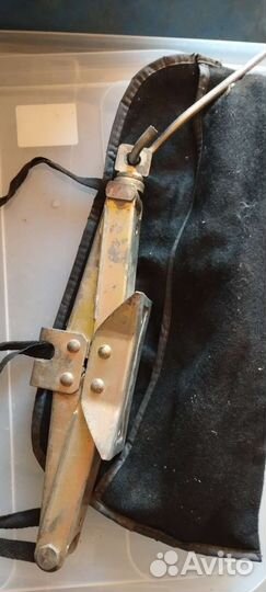 Домкрат механический винтовой