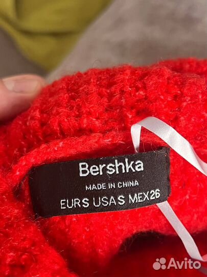 Красный свитер Bershka