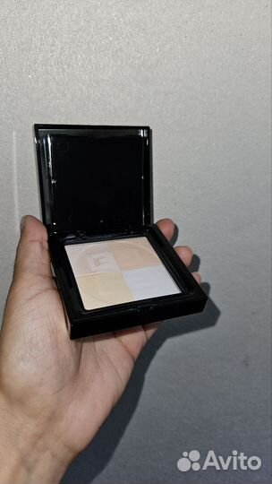 Givenchy пудра матирующая