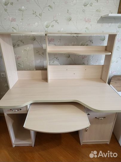 Письменный стол