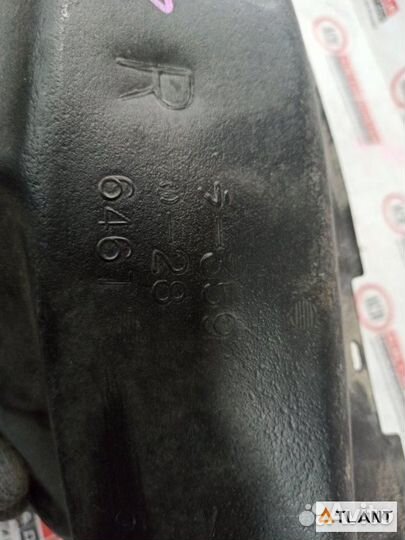 Подкрылок передний правый toyota land cruiser