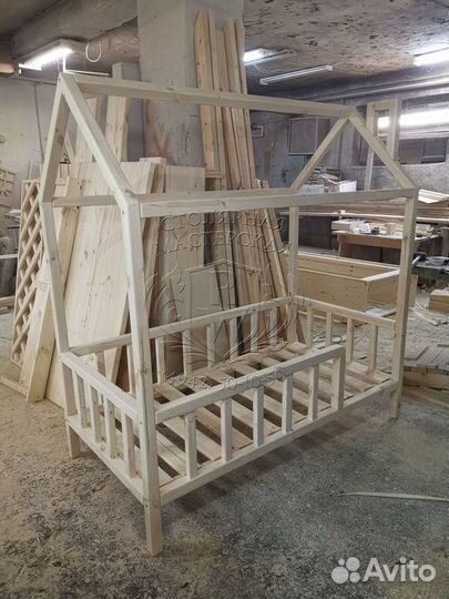 Кровать домик