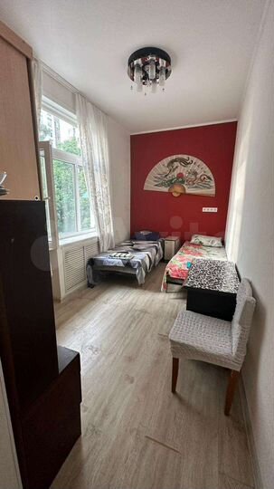 Комната 15 м² в 4-к., 1/3 эт.