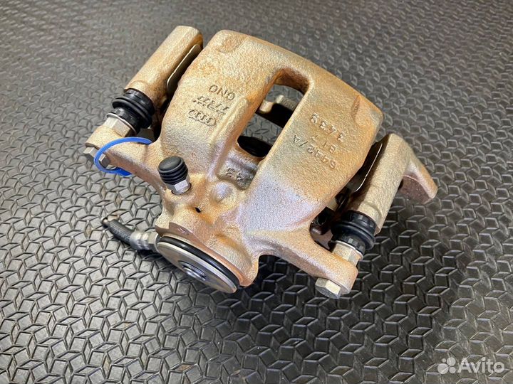 Суппорт тормозной задний левый Audi A5 8T 2010