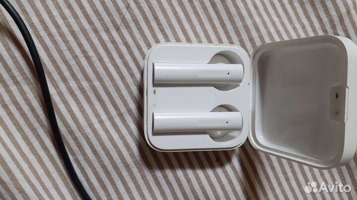 Продам MI TW Eairphones 2 Basic