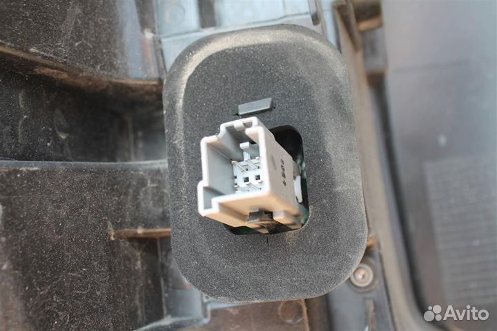 Фонарь задний правый Вольво XC90