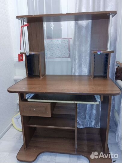 Компьютерный стол