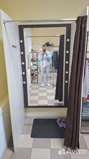 Примерочная с гримерным зеркалом