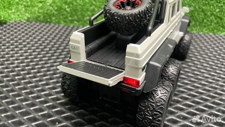 Модель автомобиля Мерседес Гелентваген 6*6 AMG G63