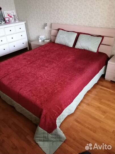 Покрывало и наволочки на кровать