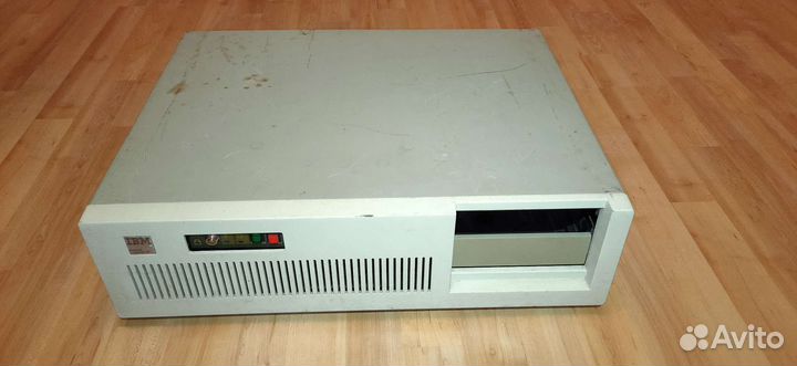 Корпус ретро компьютера IBM PC 5170