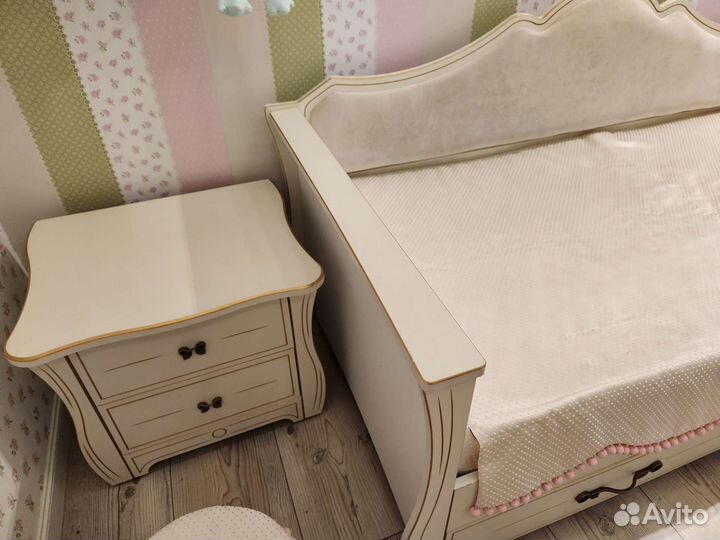 Комплект мебели и текстиль