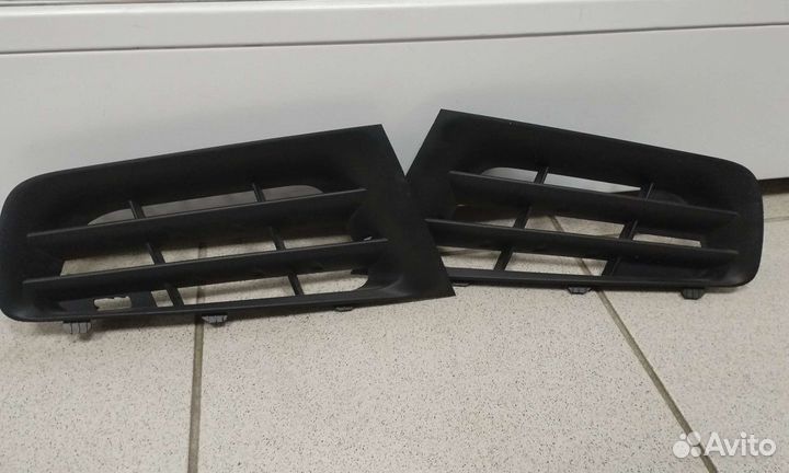 Решетка радиатора левая Megane II