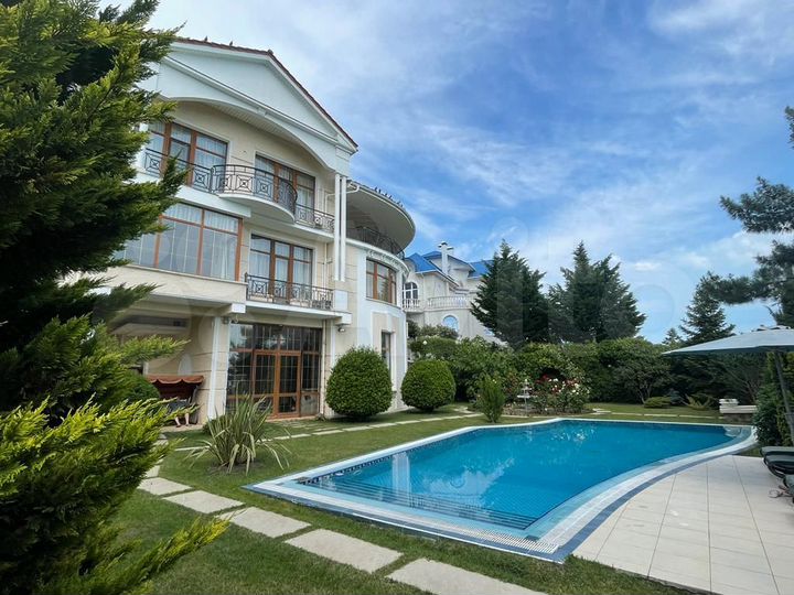 Дом 515 м² на участке 10 сот.