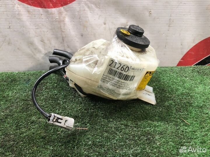 Бачок для тормозной жидкости Toyota Prius ZVW30