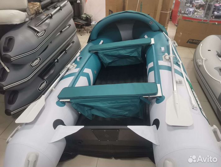 Лодка Gladiator E 380 Pro бело-бирюзовый