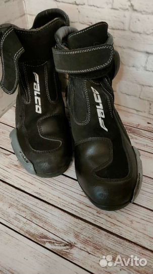 Продаю мотоботинки женские