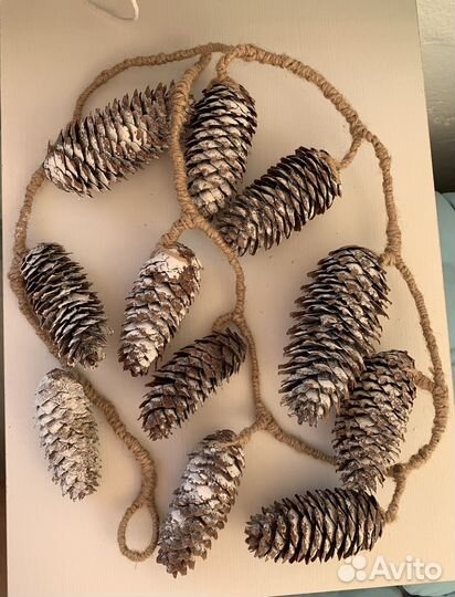 Гирлянда-подвеска новогодняя с еловыми шишками