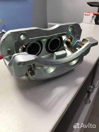 Суппорт тормозной передний левый hyundai Santa Fe