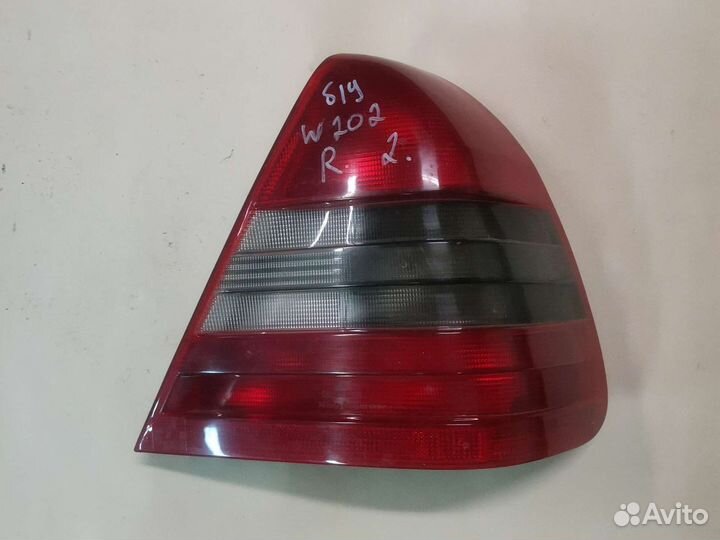 Фонарь задний правый Mercedes-Benz C 202