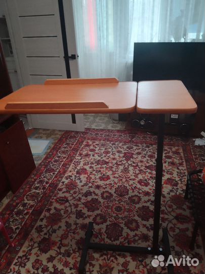 Столик надкроватный