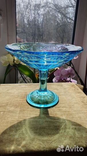Ваза на ножке купоросное стекло