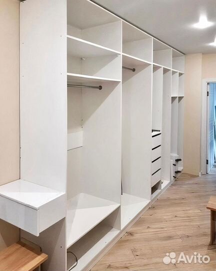 Встроенный шкаф в детскую