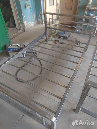 Кровать лофт из металла 180х200