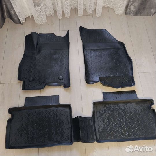 Автомобильные коврики резиновые