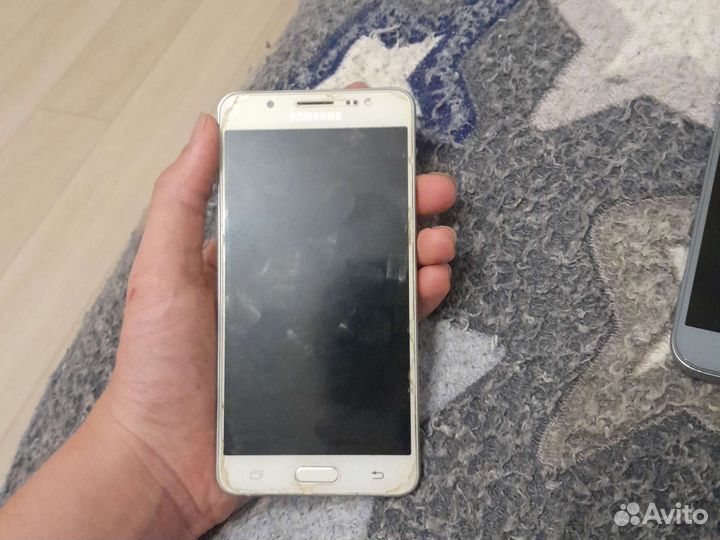 Телефон Samsung