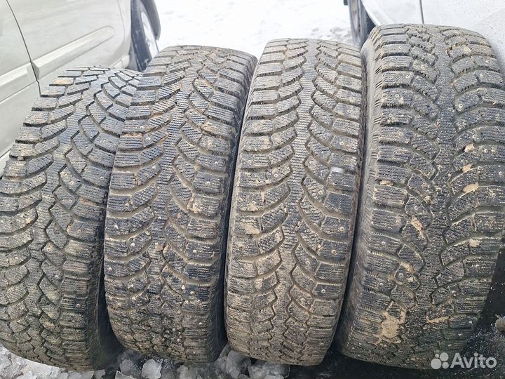Bridgestone Blizzak Spike-01 205/70 R15 96T