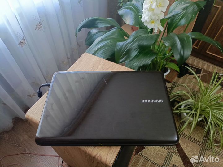Ноутбук samsung R540