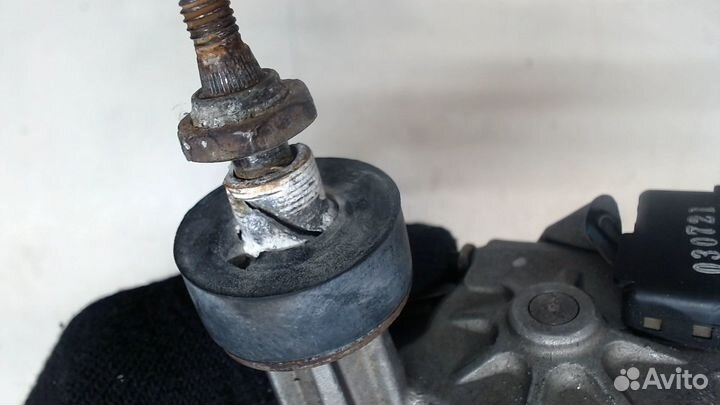 Двигатель стеклоочистителя задний киа Carnival, 20