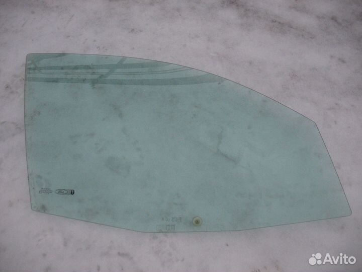 Правое переднее стекло Ford Fusion