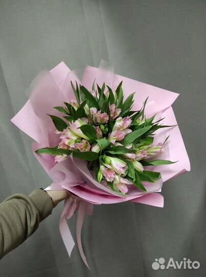 Букет из 9 розовых альстромерий