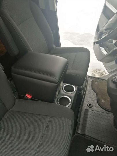 Бар, подлокотник Peugeot Traveller