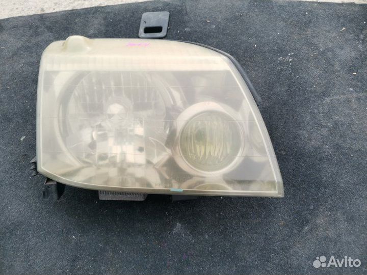 Фара передняя правая Nissan X-Trail T30