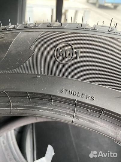 Pirelli Scorpion Winter 325/40 R22 и 285/45 R22