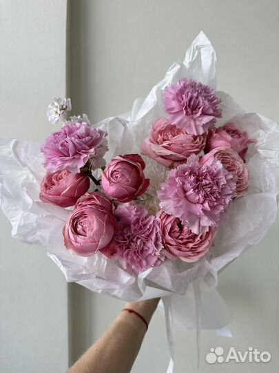 Букет с кустовыми розами