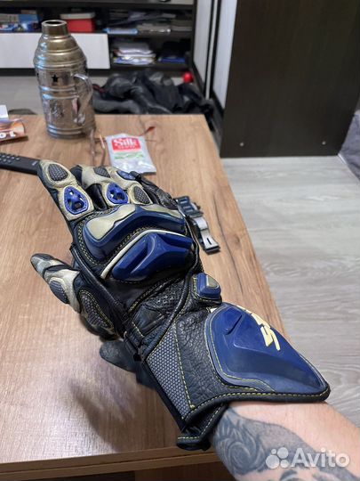 Мотоэкипировка: мотоперчатки