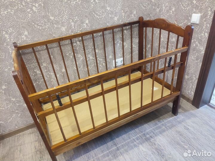 Детская кроватка с матрасом