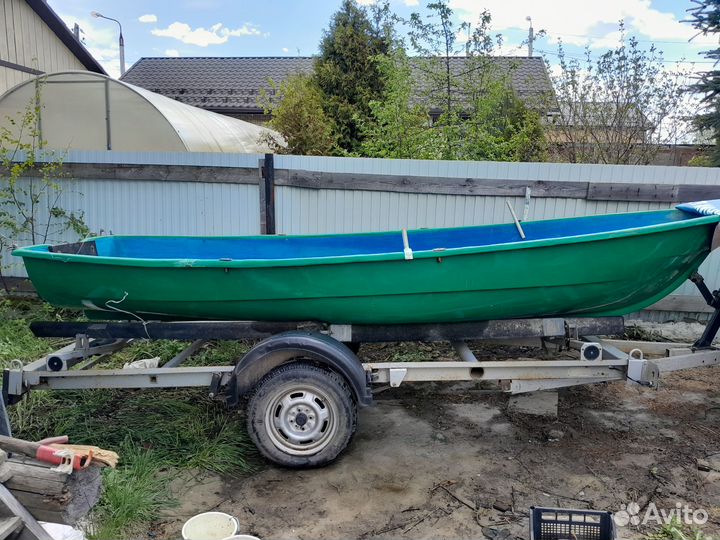 Лодка гребная 