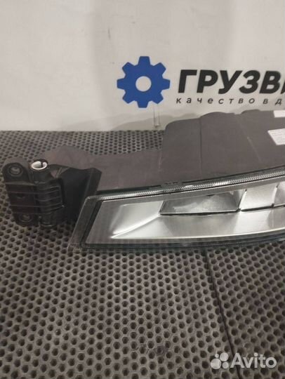 Фара противотуманная левая Volvo FH4 84186279