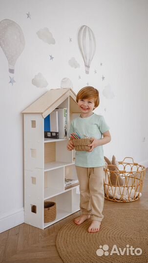 Стеллаж для детской комнаты из натурального дерева