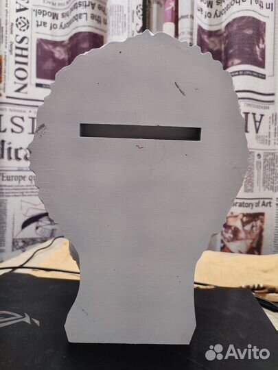 Голова на стену