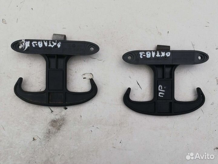 Крючок багажника Шкода октавия 3 а7