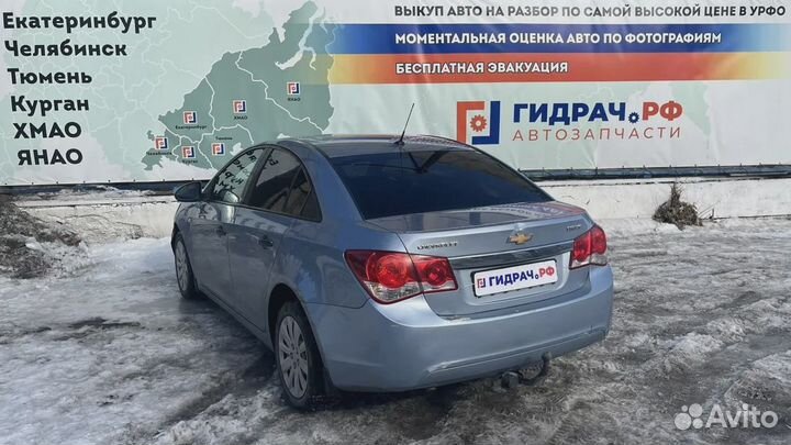 Обшивка стойки задней правой верхняя Chevrolet Cru